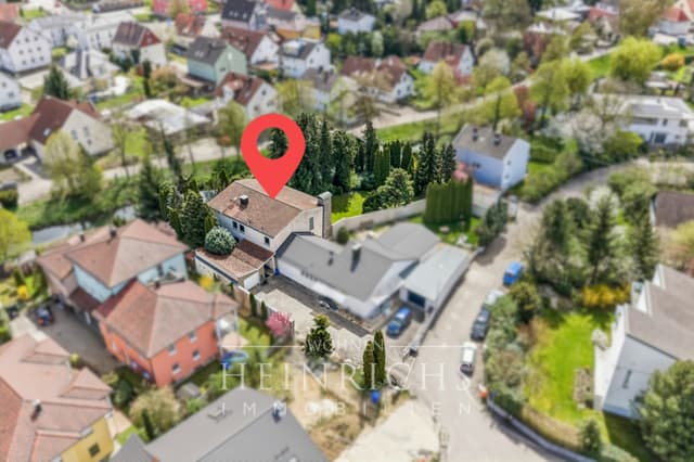 Ideal für Eigennutzer: Charaktervolles Zuhause mit klassischer Handschrift & eingewachsenem Garten