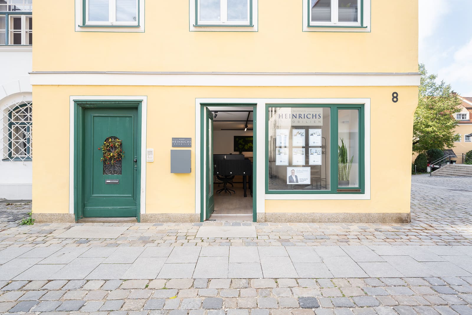 Das Ladenbüro von Heinrichs Immobilien am Rindermarkt 8 in der Freisinger Altstadt